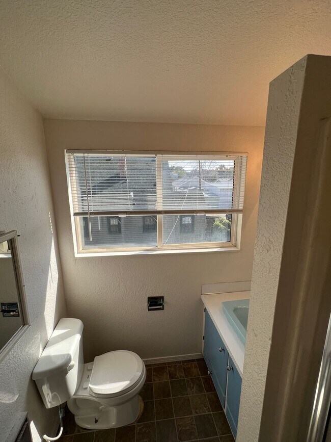 Building Photo - y80116