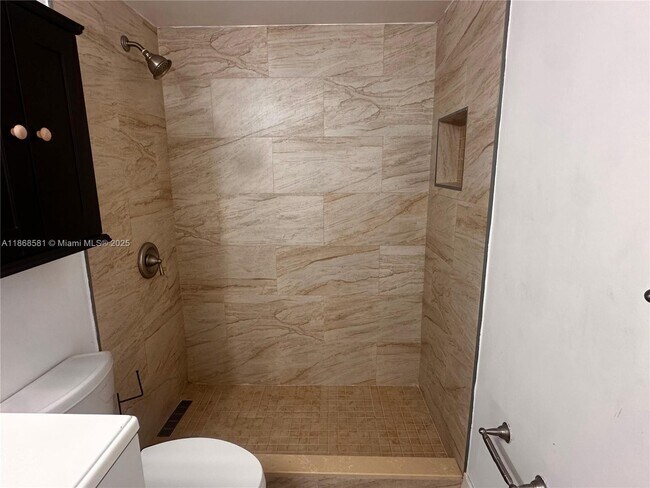 Building Photo - 7231 Miami Lakes Dr