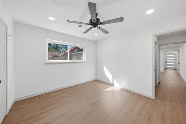 Building Photo - 5002 Cedar Creek Dr