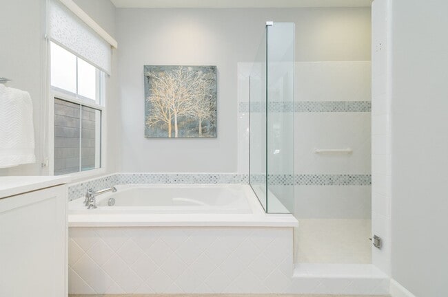Building Photo - Fully Renovated 2 Bed, 2.5 Bath + Den Single Story Home Available NOW in Eastwood Village in Irvine!