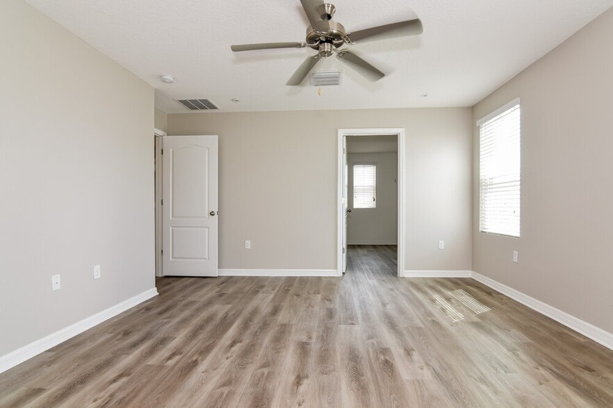 Building Photo - 10508 Whispering Hammock Dr