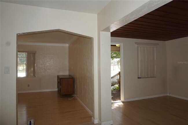 Building Photo - 4845-4825 25th Ave N