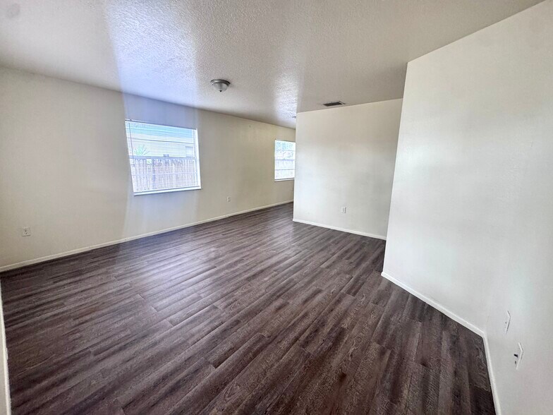 Building Photo - 4906 18th St W