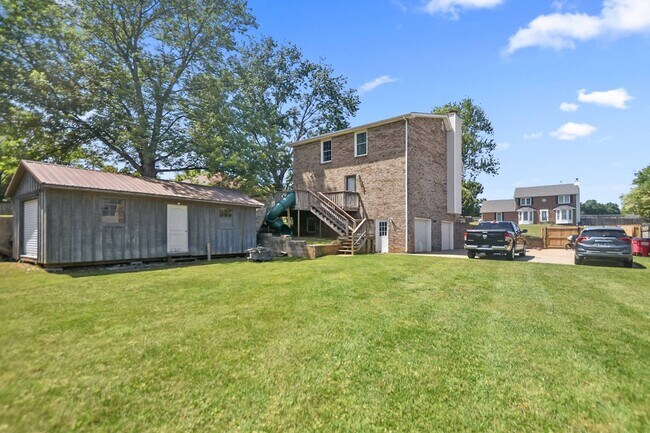 Building Photo - 506 Brentwood Cir