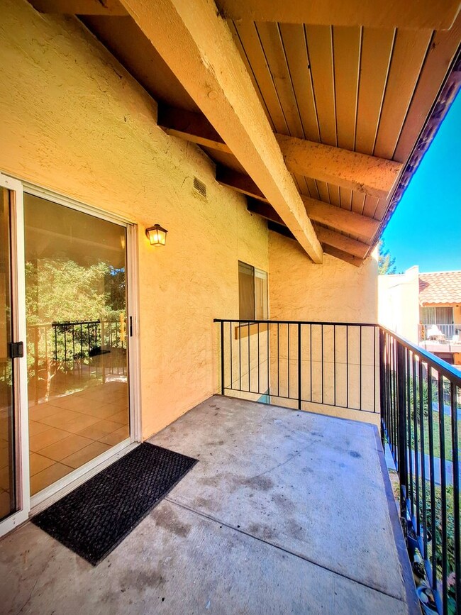 Building Photo - Beautifully Remodeled Second Floor Condo A...