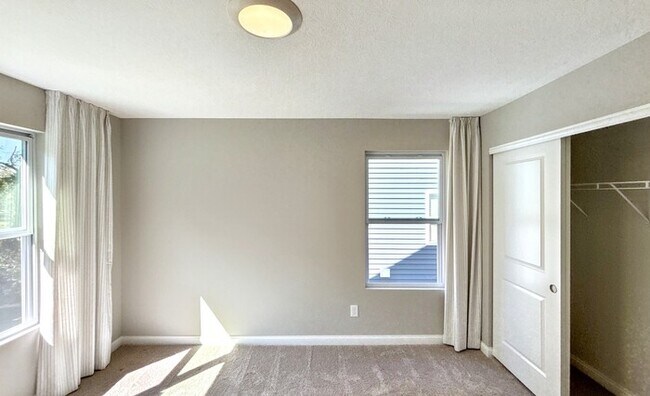 Building Photo - 6495 Drasco Dr