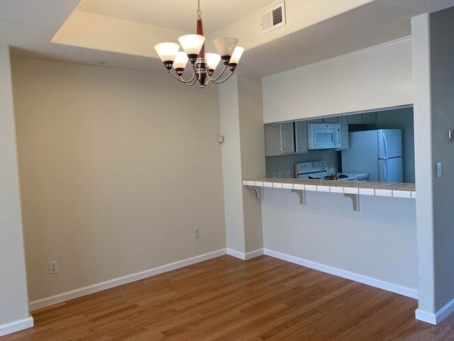 Building Photo - 321 Treasure Island Dr