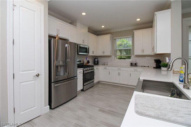 Building Photo - 15565 Vittorio St