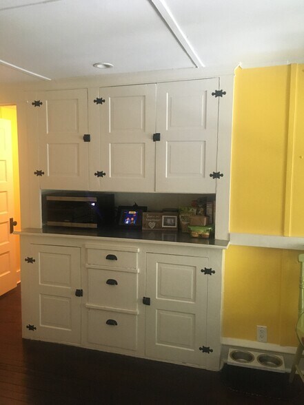 Building Photo - 1302 Hillside Ave