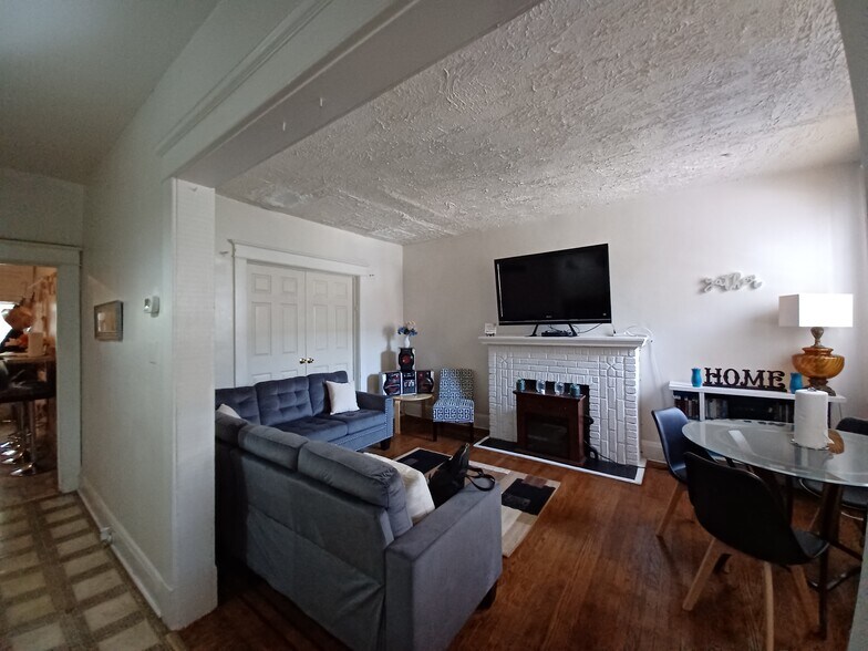 Building Photo - 5023 Queensberry Ave
