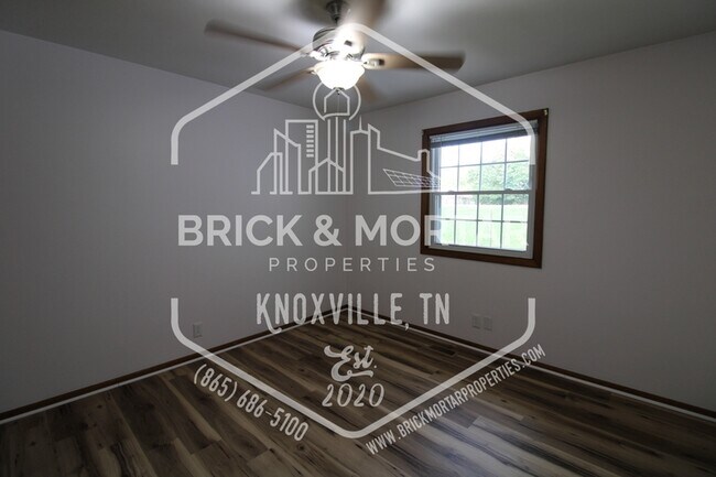 Building Photo - 2409 Holbrook Dr