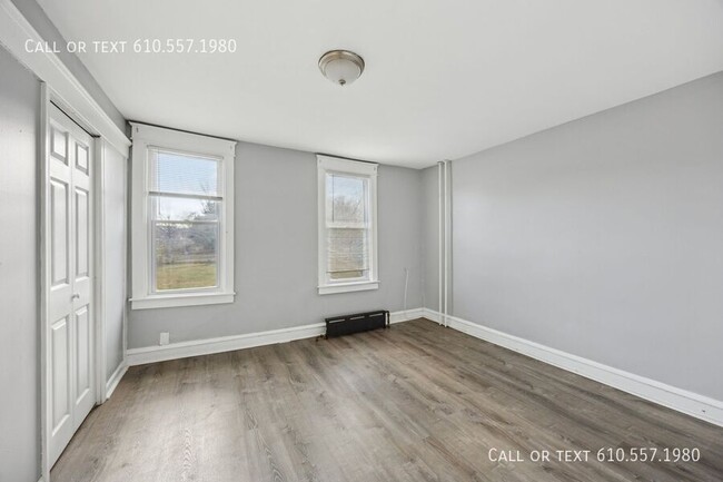 Building Photo - Spacious & Updated 3 Bedroom Home in Darby...