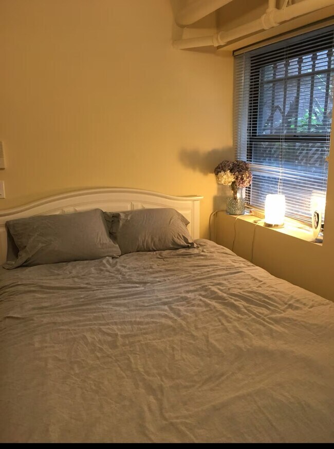 Building Photo - 119 W 80th St