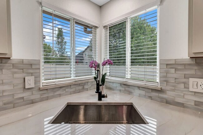 Building Photo - 4061 E Arch Dr