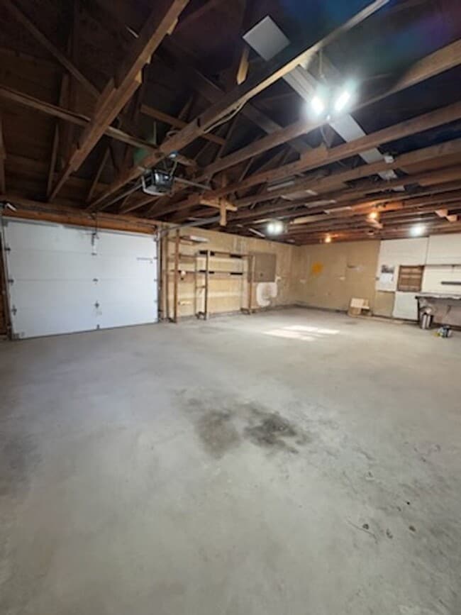 Building Photo - 3 BED | 2 BATH | SINGLE LEVEL | NORTH