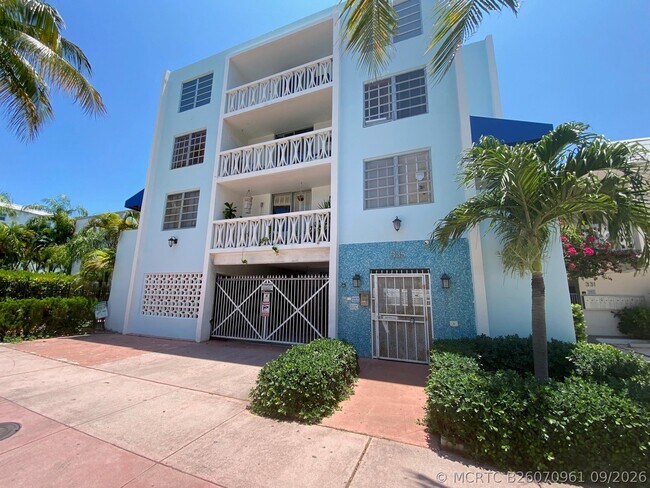 Building Photo - 335 Collins Ave