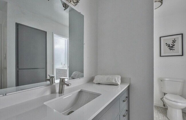 Building Photo - 1925 46th Ave