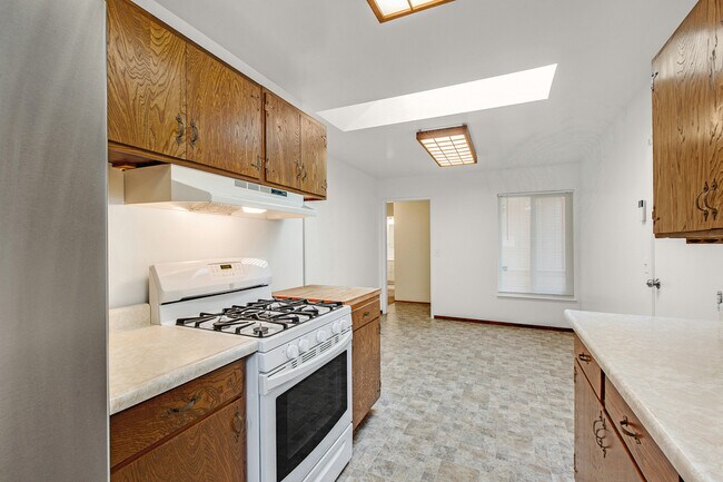 Building Photo - 1163 Crespi Dr