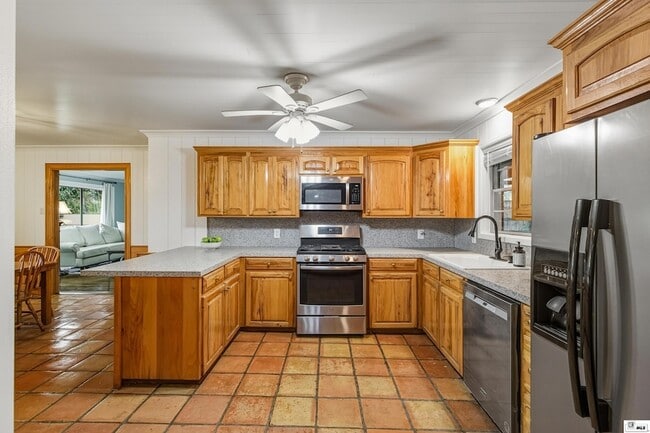 Building Photo - 1110 Hilton St