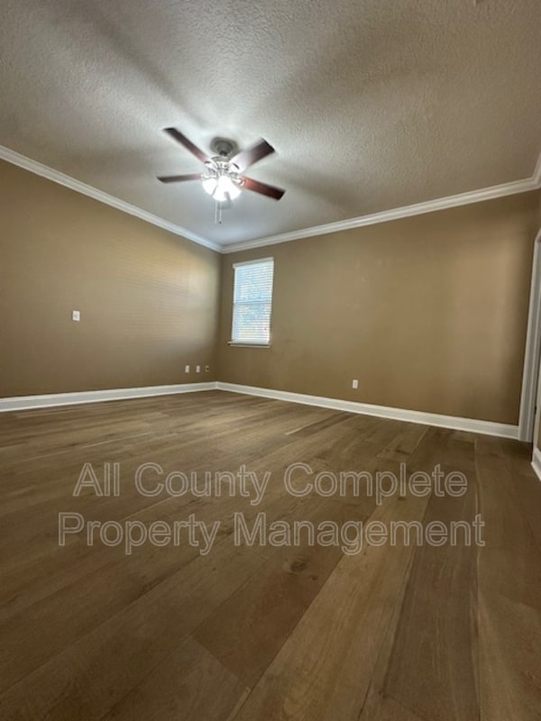 Building Photo - 738 W Kings College Dr