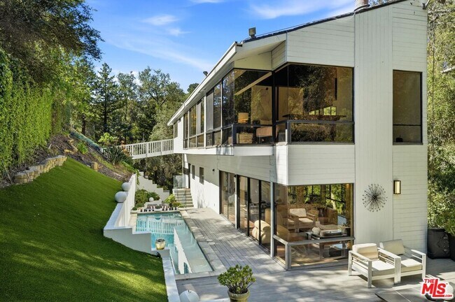 Building Photo - 2350 Benedict Canyon Drive