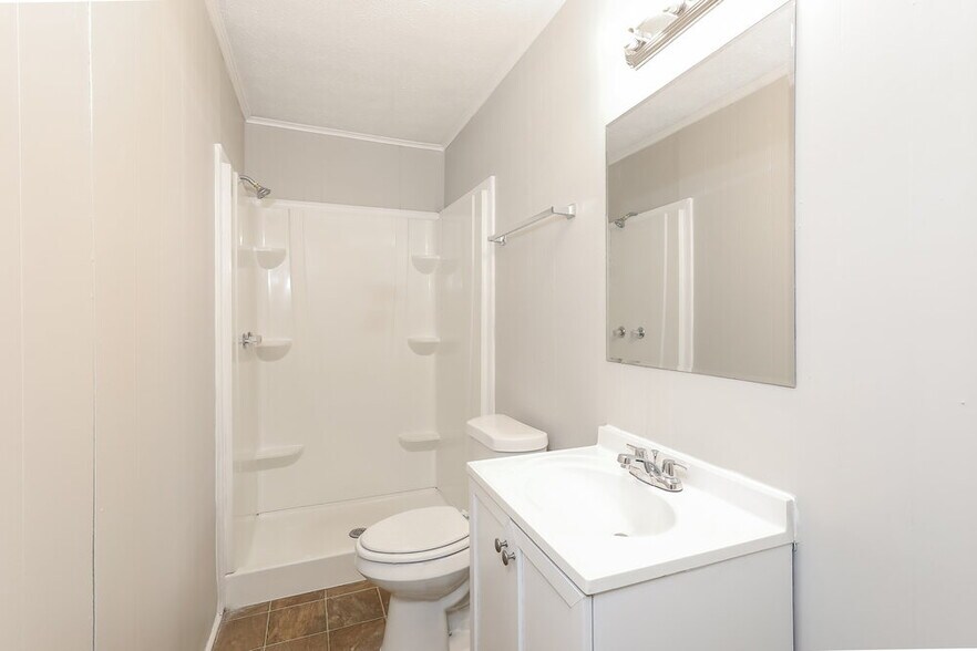Building Photo - 494 Clara Dr