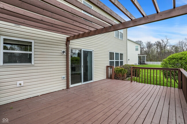 Building Photo - 5761 Cantigny Way S