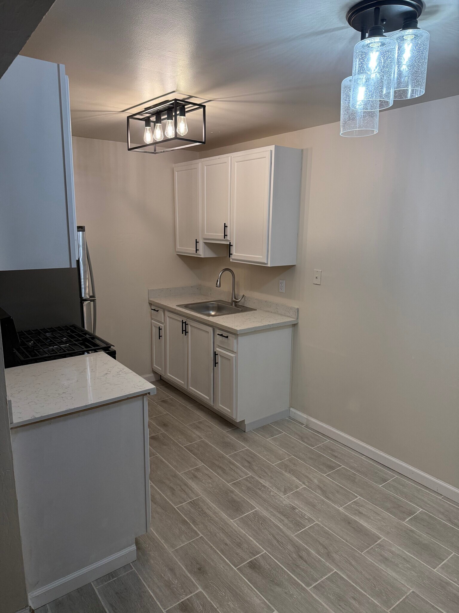 Building Photo - 5809 Alameda Ave