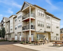 Building Photo - Bright 2Bd 2Ba Beaverton Condo!! By Nike, ...