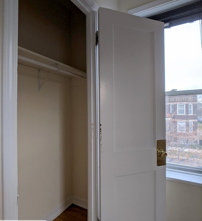 Building Photo - 3000 N Whipple St