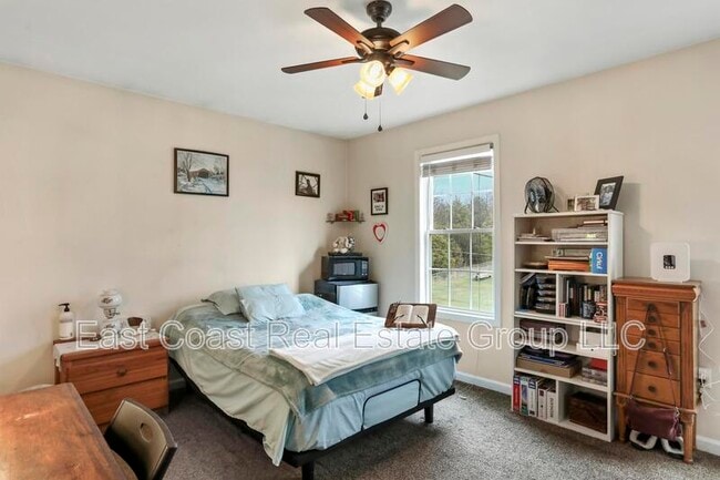 Building Photo - 121 E Rd