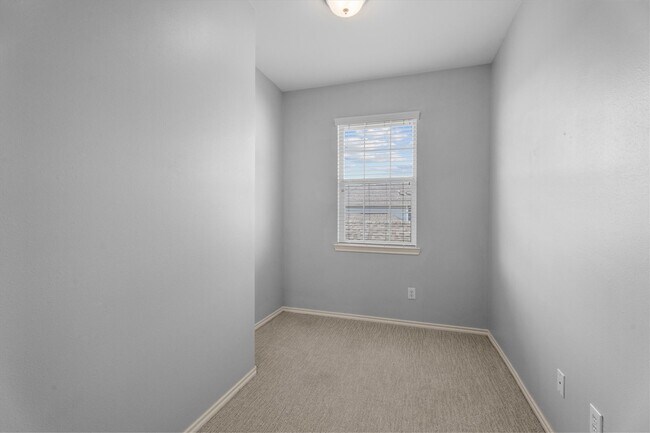 Building Photo - 2131 Kemah Village Dr