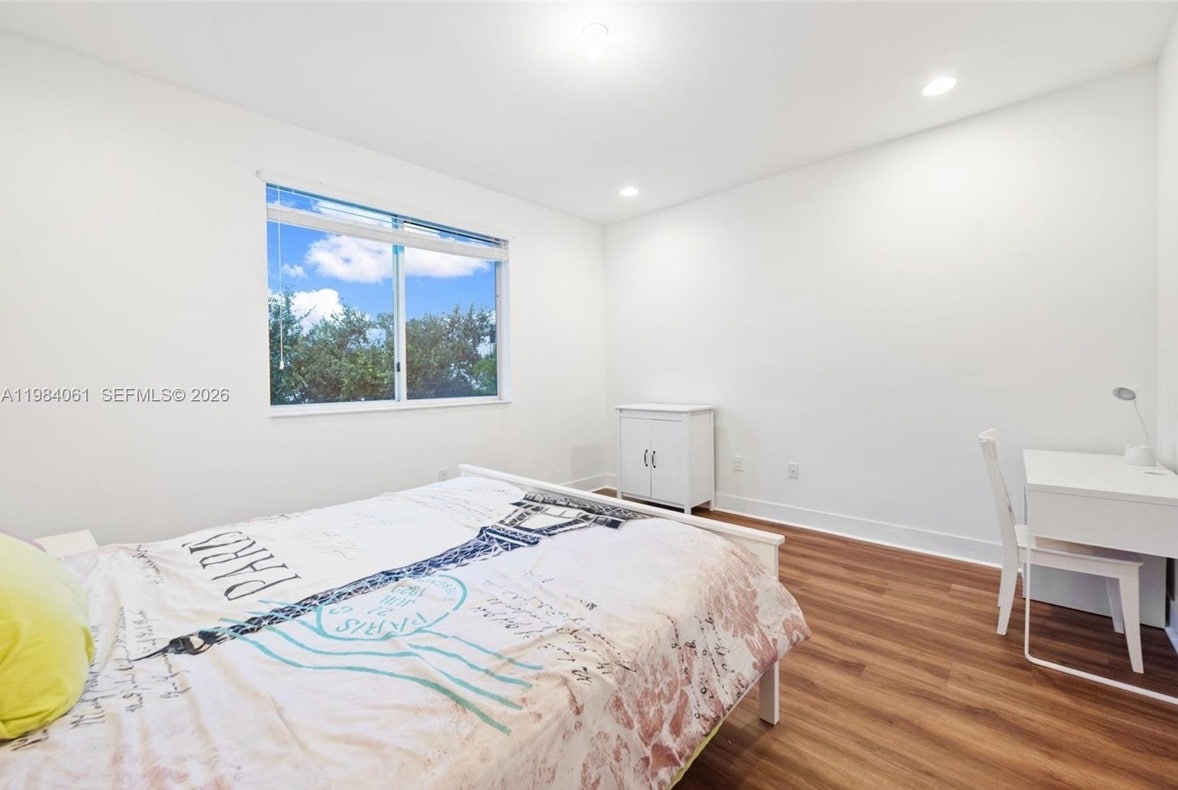 Building Photo - 2641 NE 212th Ter