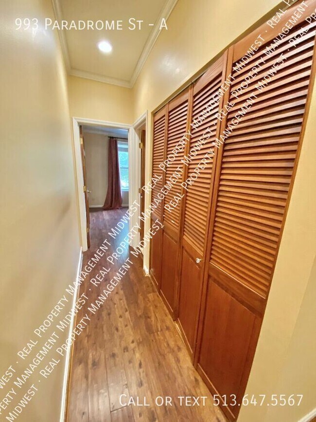 Building Photo - 993 Paradrome St