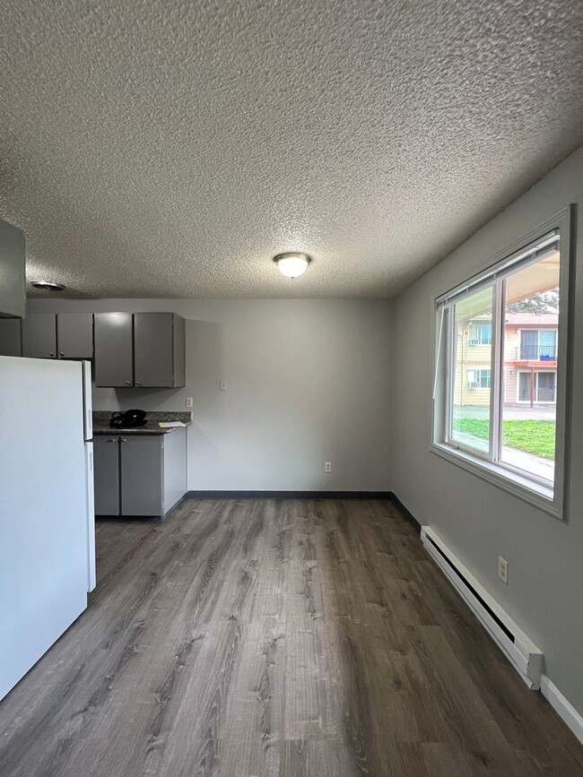 Interior Photo - Stark Street Crossing