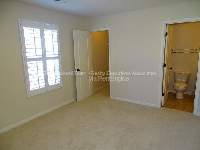 Building Photo - 308 Java Way
