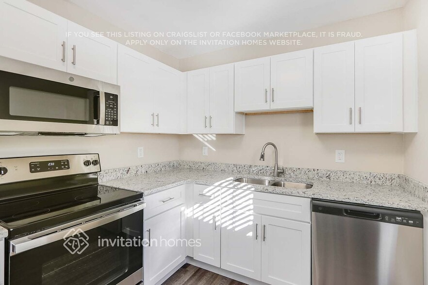 Building Photo - 2826 17th Ave N