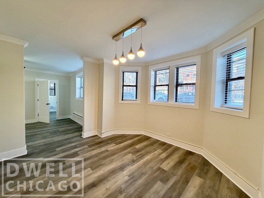 Building Photo - 3825 N Greenview Ave