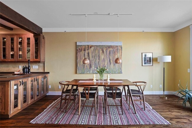 Building Photo - 493 Warburton Ave