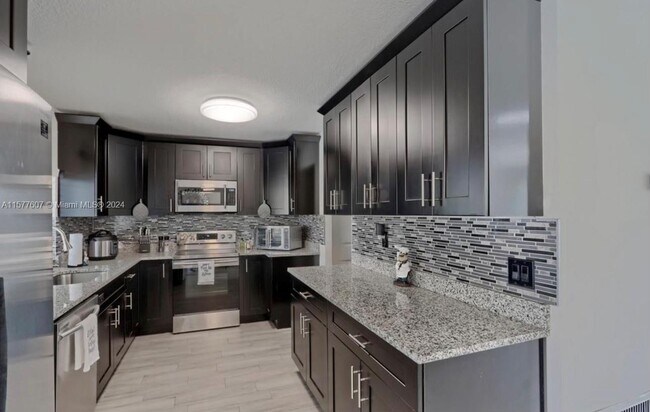 Building Photo - 876 Gardenia Dr