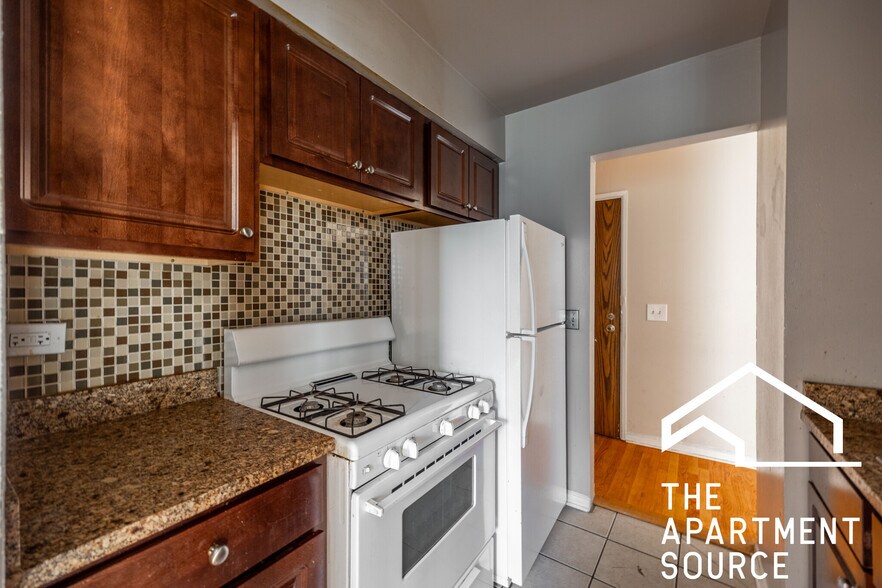 Primary Photo - 5820 N Sheridan Rd