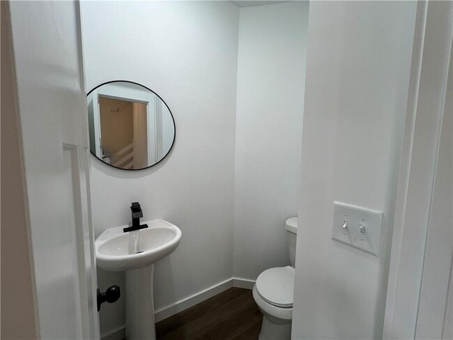 Building Photo - 24 Rocky Cir NE