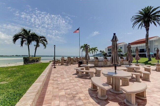 Building Photo - 845 S Gulfview Blvd