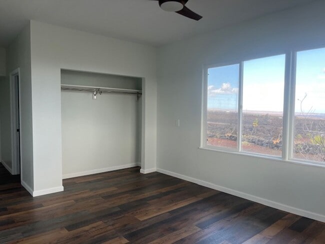 Building Photo - Pet friendly 3 bedroom / 2 bath home with ...