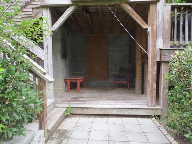 Building Photo - 102 Cypress Cir