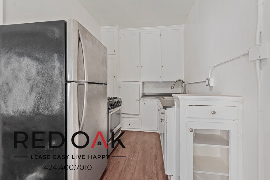 Building Photo - 854 S Oxford Ave