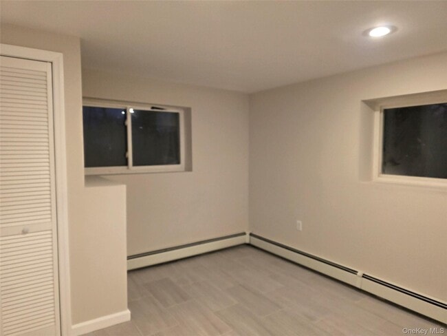 Building Photo - 8 Holly Ct