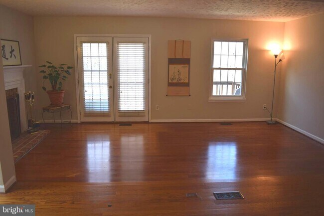Building Photo - 1549 Autumn Ridge Cir