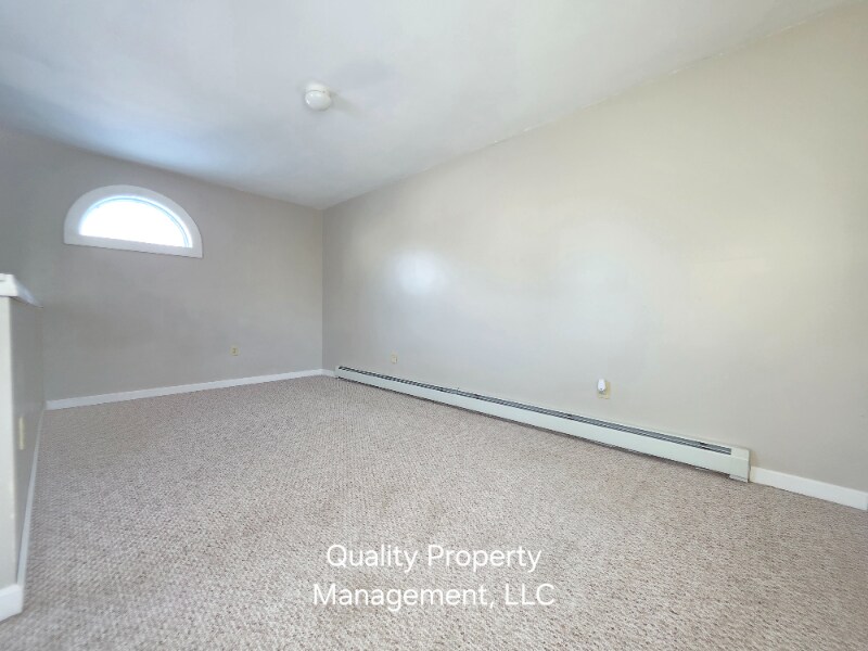 Building Photo - 208 Grove St