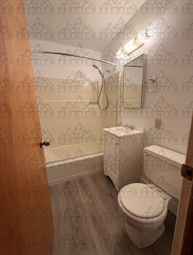 Building Photo - 9th St Triplex